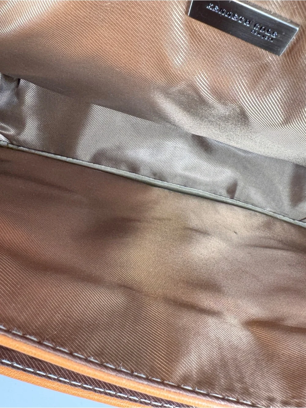 Great condition Kenneth Cole Colombian Leather Messenger Briefcase Portfolio Bag